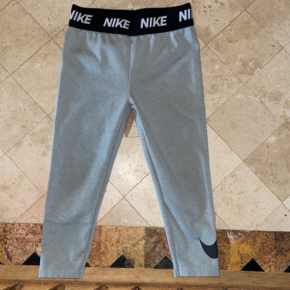 Girls size 3T Nike leggings